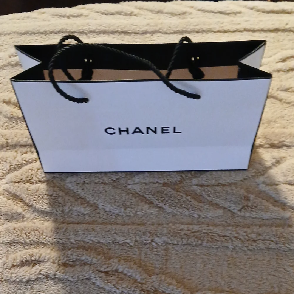 CHANEL elegant shopping